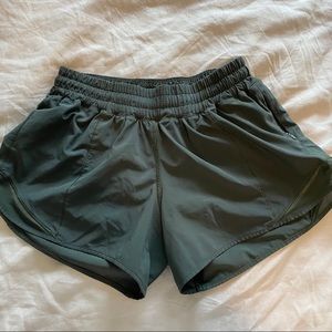 lululemon hotty hot short II 4 inch